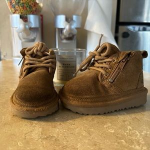 Used toddler Ugg Neumel II Boot